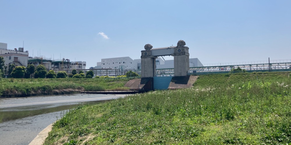 川崎河港水門前
